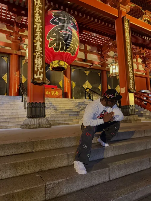 ジェフリー・バッサ at 浅草寺 本堂