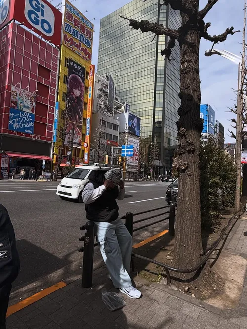 リバイ・オウンズワリケ at 秋葉原中央通り