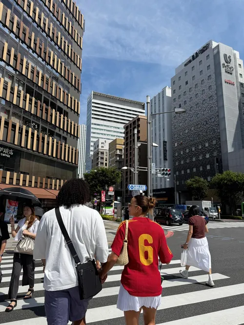 エリック・ケンドリクス at 築地4丁目交差点