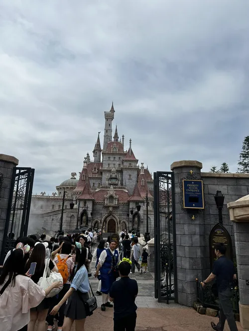 キャメロン・ジョーダン at 東京ディズニーランド　美女と野獣