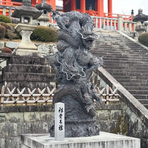 ディラン・ロウビー at 京都 清水寺 西門