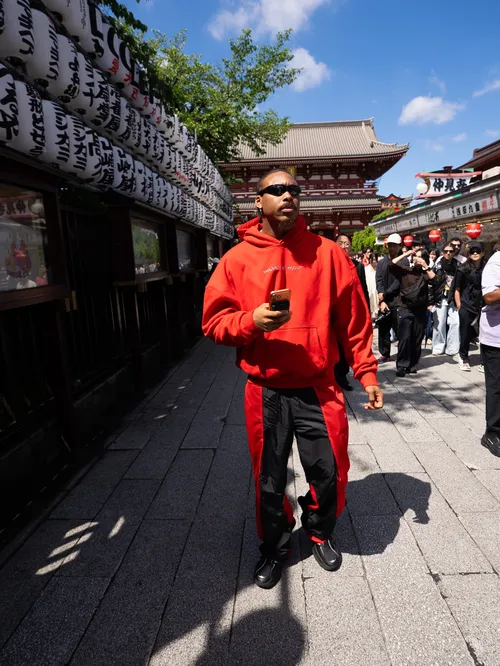 ジャスティン・ジェファーソン at 東京 浅草 浅草寺 仲見世通り