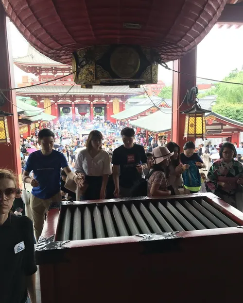 エイドリアン・ピーターソン at 浅草寺 本堂