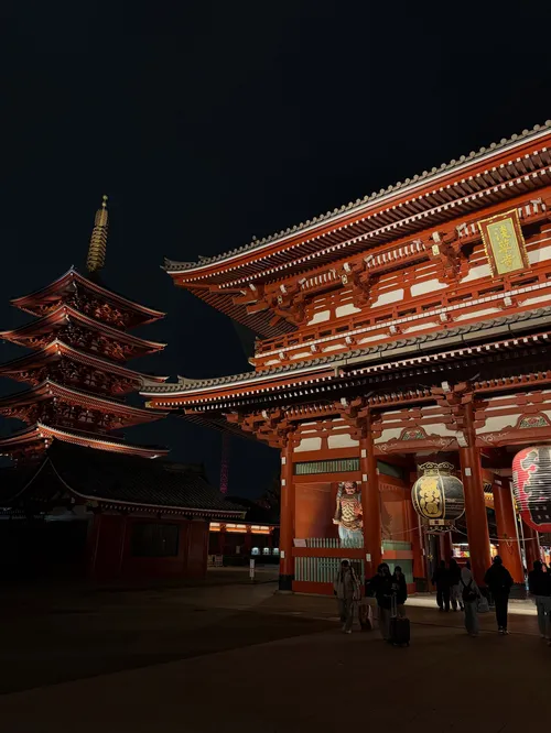 ジェフリー・バッサ at 東京 浅草浅草寺 宝蔵門