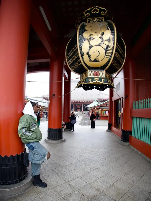 シラン・ニール at 東京 浅草浅草寺 宝蔵門