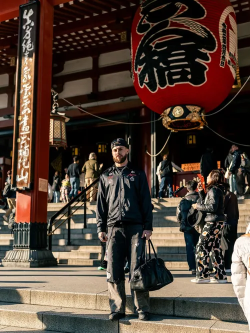 リッキー・ピアソル at 浅草寺 本堂
